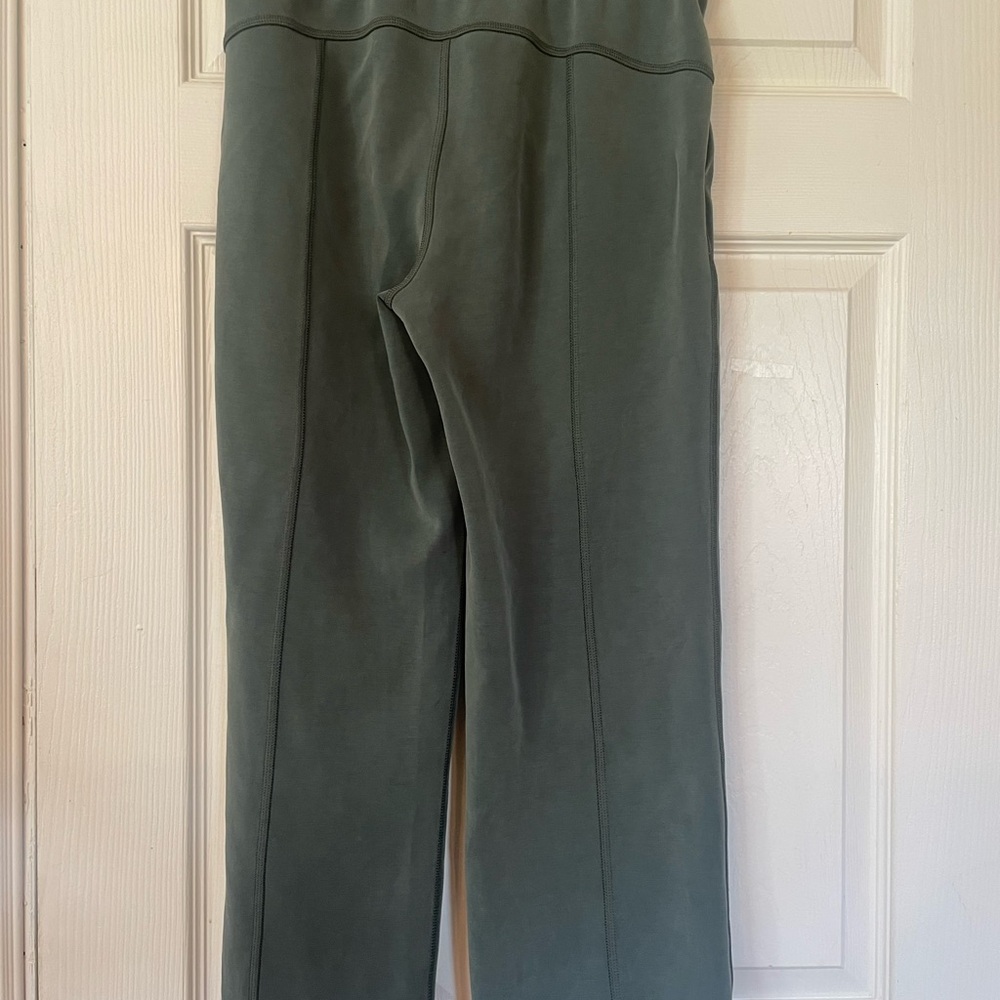 Women’s Lululemon Soft stream Rainforest Green Straight Leg Pants Size 4